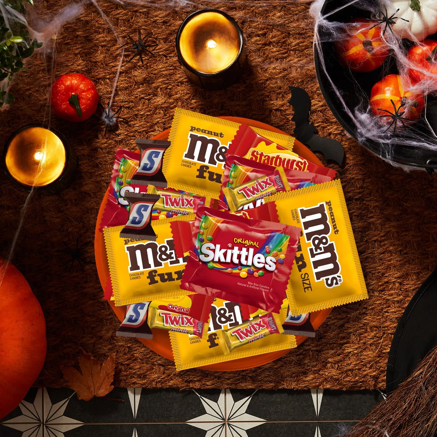 Halloween Variety Pack Candy, Mini & Fun Size, 185 pcs.